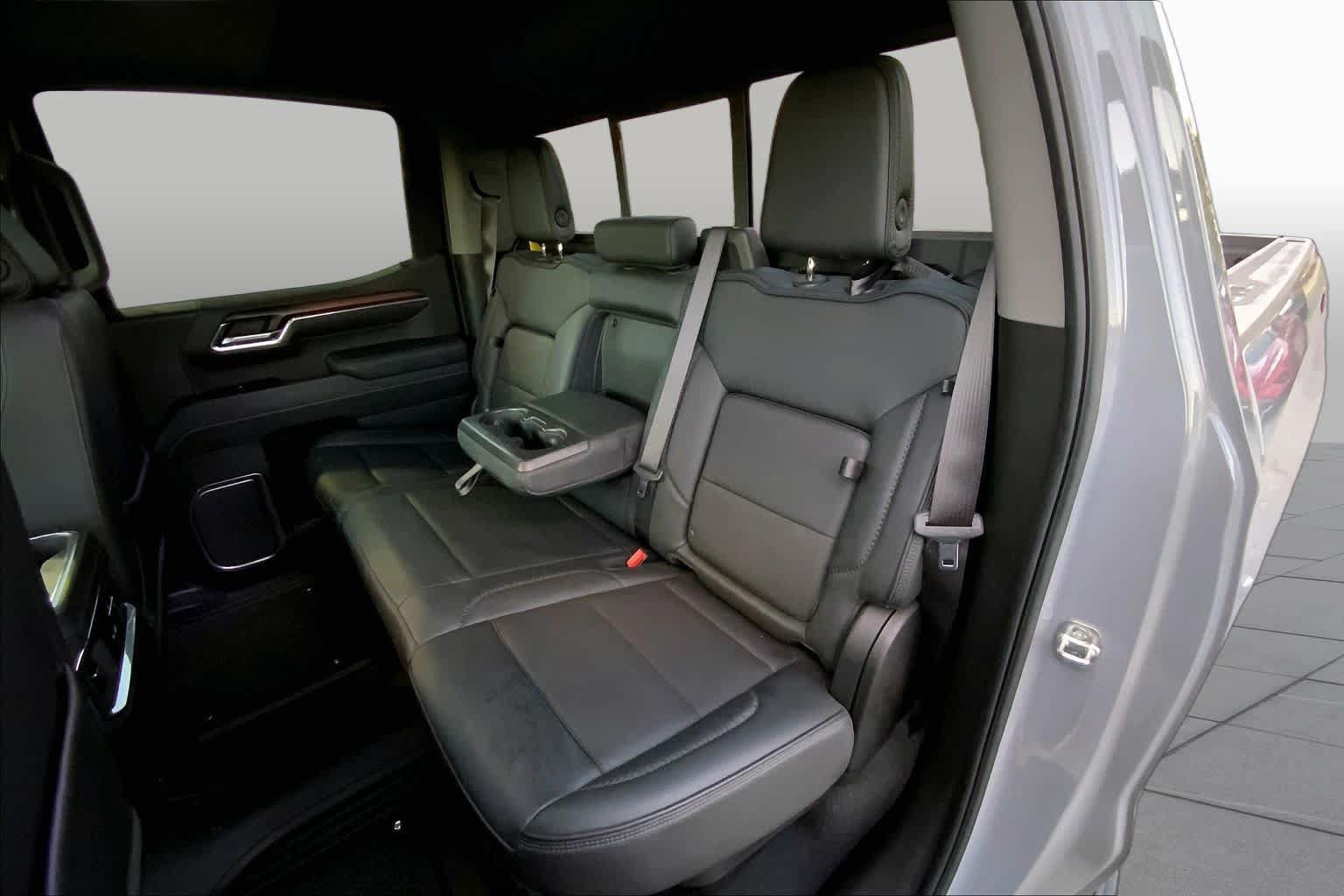 Used 2025 GMC Sierra 1500 Denali w/ Technology Package AWD/4WD image 18