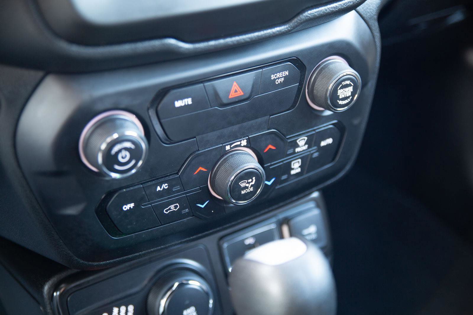 Used 2020 Jeep Renegade Sport w/ Sport Appearance Group image 16