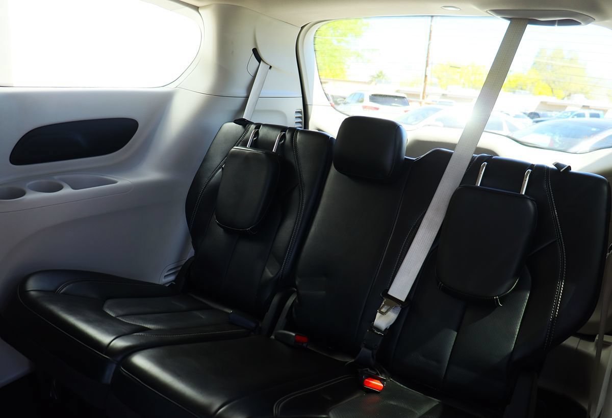 Used 2024 Chrysler Pacifica Touring-L FWD image 38