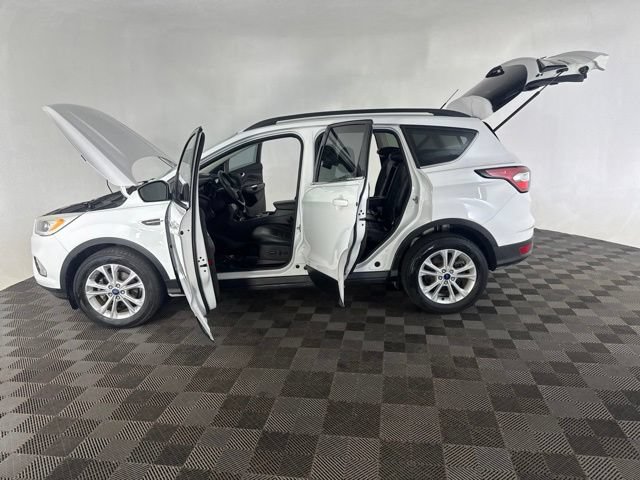 Used 2017 Ford Escape SE w/ SE Leather Comfort Package FWD image 9