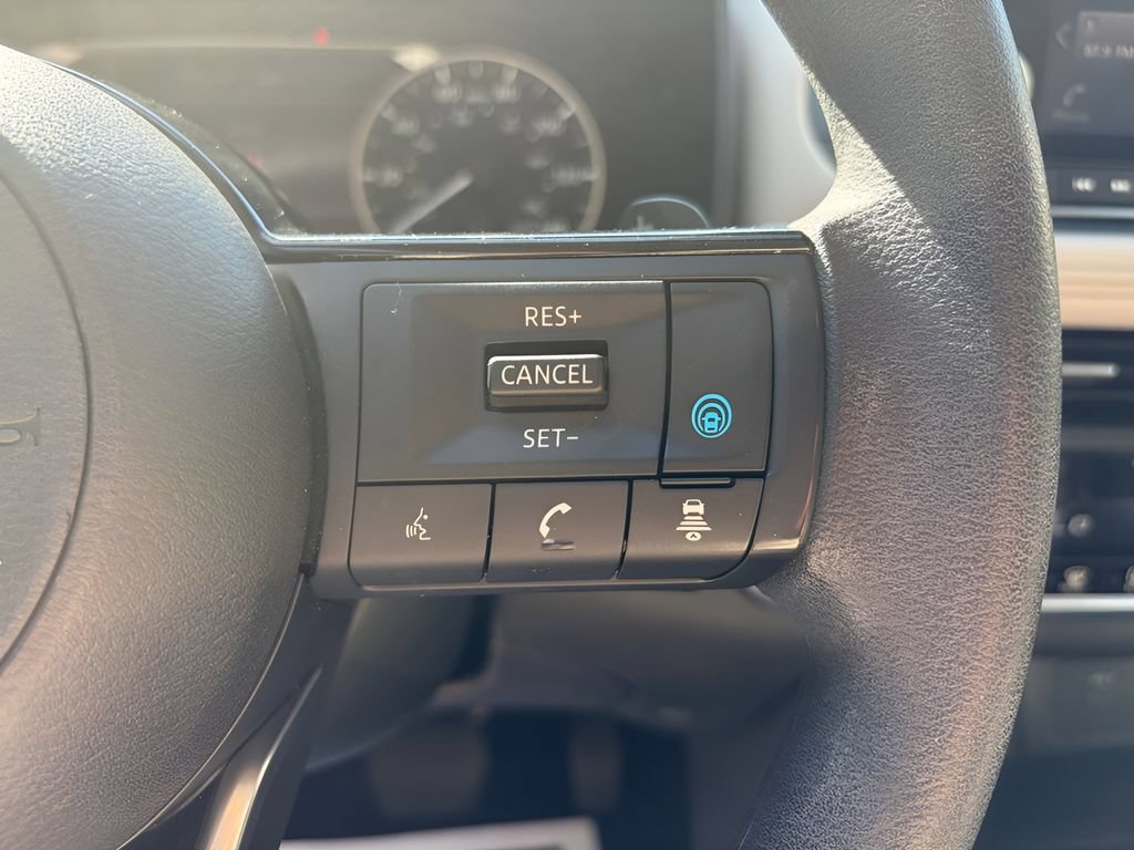 Used 2023 Nissan Rogue SV AWD/4WD image 16