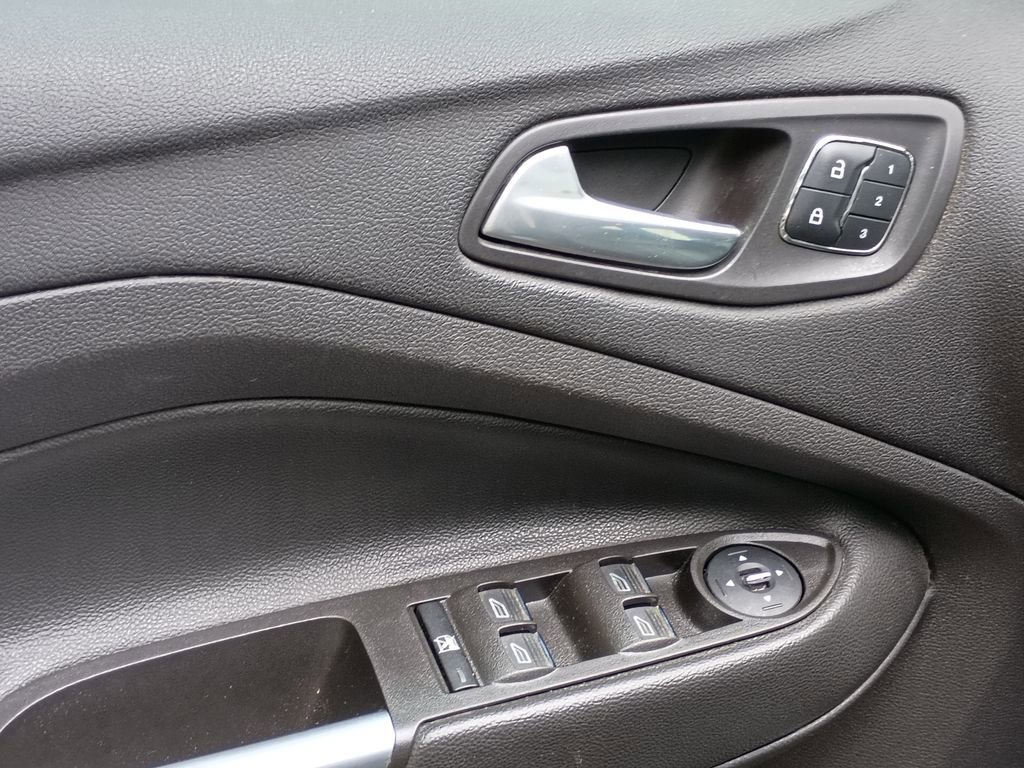 Used 2013 Ford Escape Titanium w/ Parking Technology Pkg FWD image 12