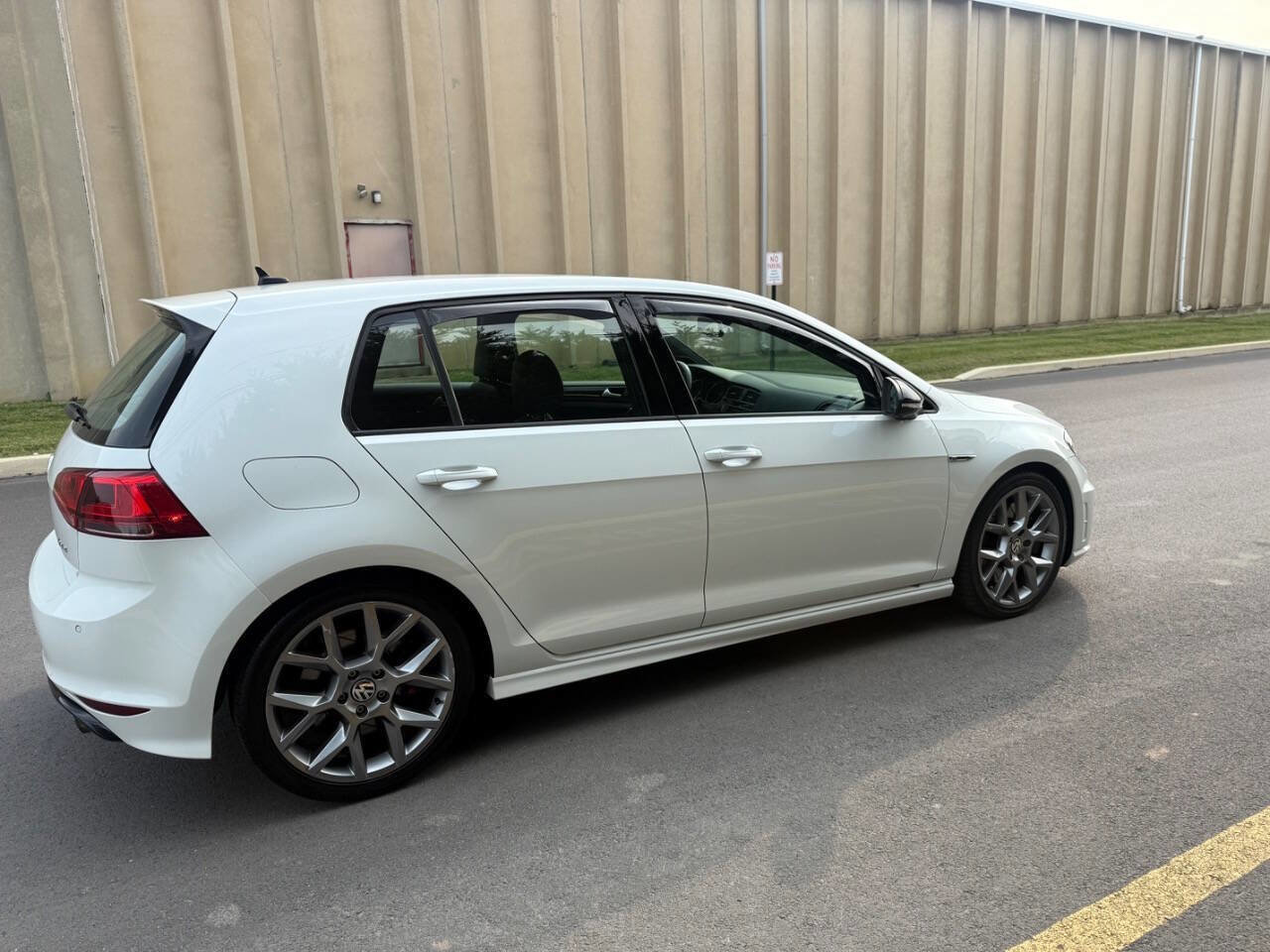 Used 2015 Volkswagen Golf R 4-Door image 12