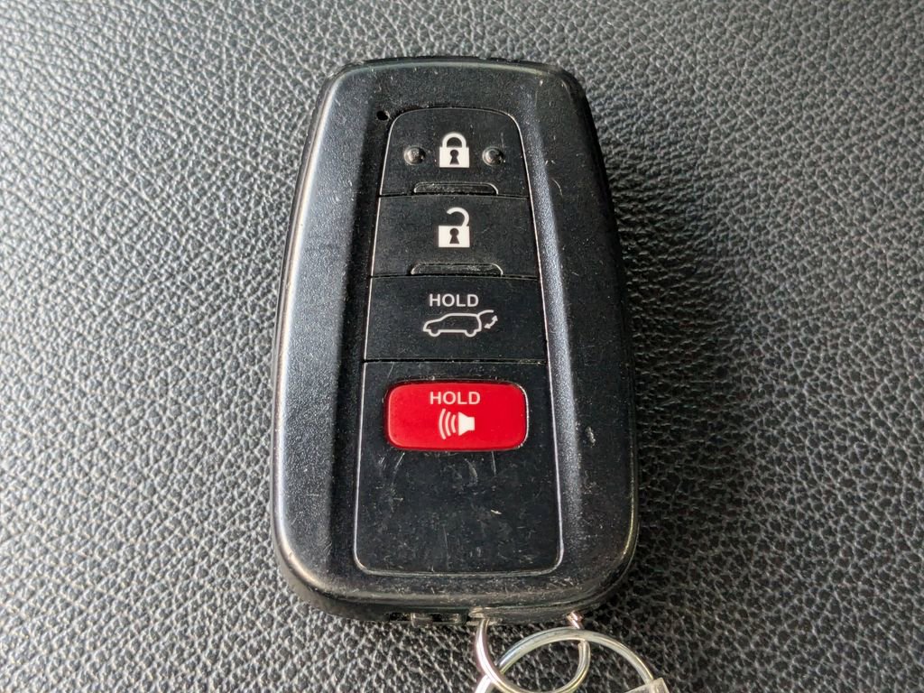 Used 2021 Toyota RAV4 XLE Premium image 35