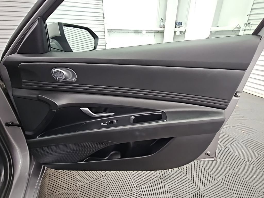 Used 2024 Hyundai Elantra SEL w/ Convenience Package image 41