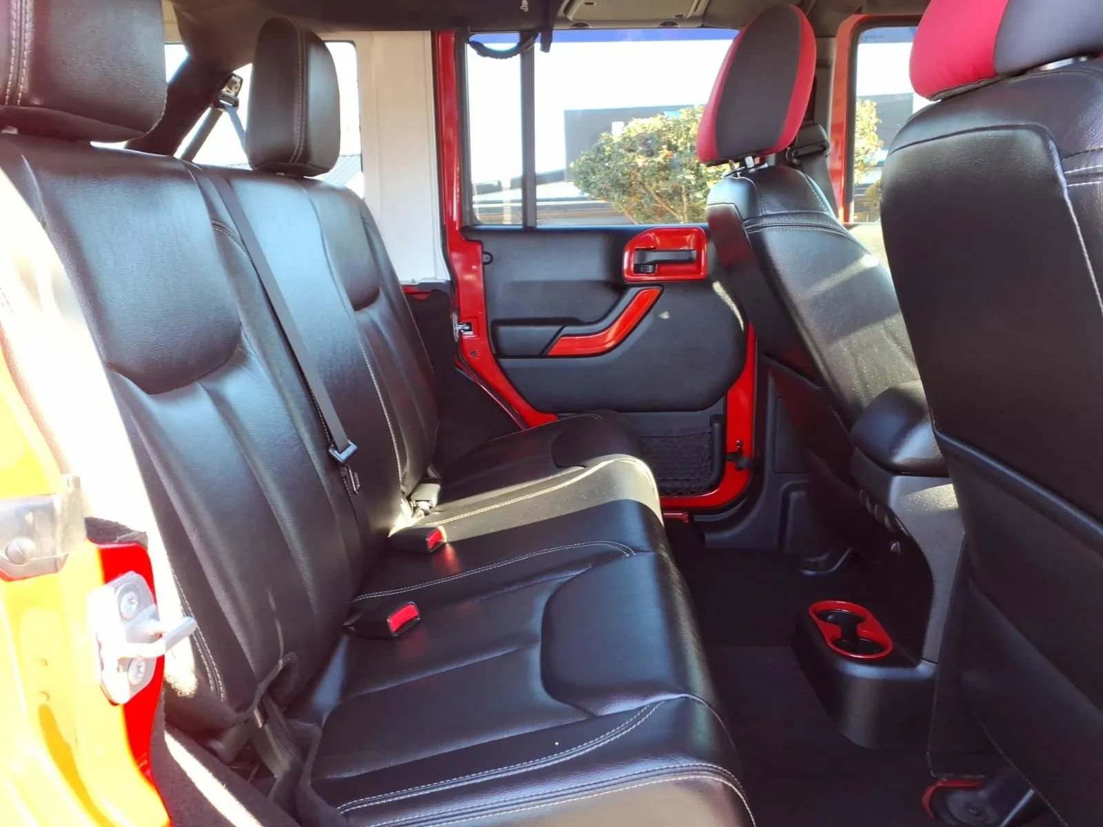 Used 2016 Jeep Wrangler Unlimited Sahara w/ Connectivity Group image 13