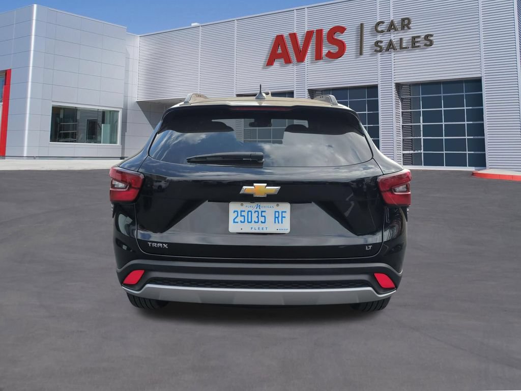 Used 2025 Chevrolet Trax LT w/ LT Convenience Package FWD image 7