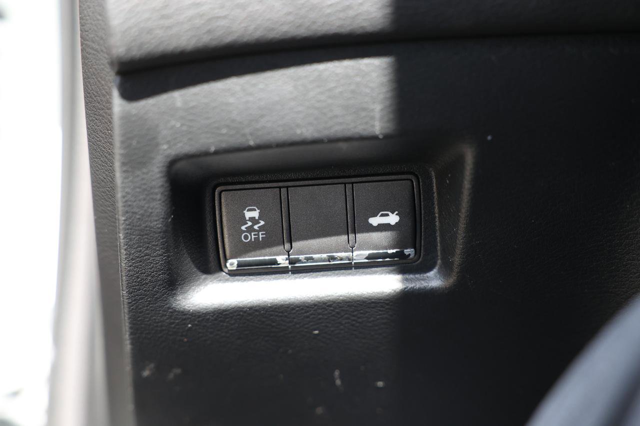 Used 2014 INFINITI Q50 w/ Moonroof Package image 38