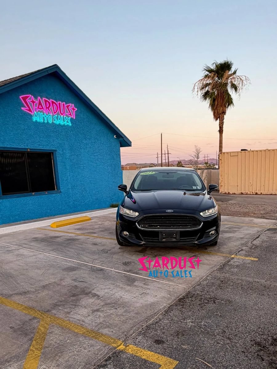 Used 2015 Ford Fusion SE w/ Equipment Group 201A FWD image 2