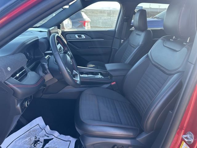 Used 2025 Ford Explorer ST-Line w/ ST-Line Street Pack image 7