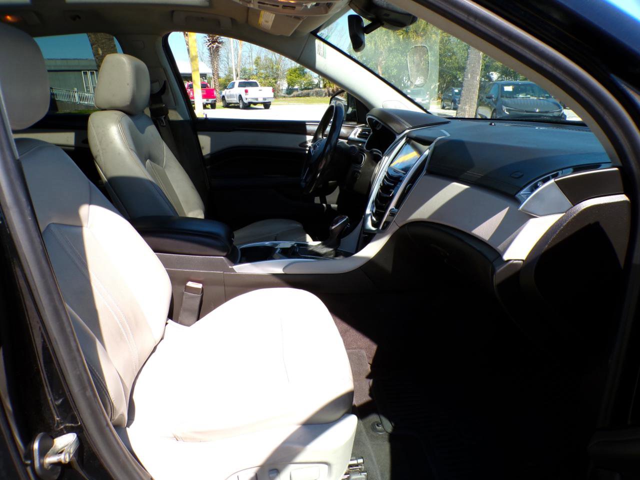 Used 2014 Cadillac SRX Luxury w/ Driver Awareness Package image 21