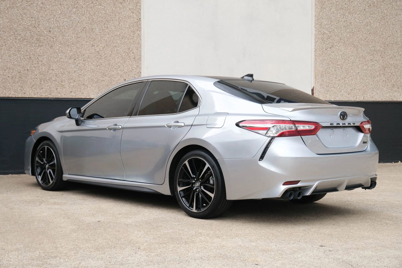 Used 2020 Toyota Camry XSE image 14