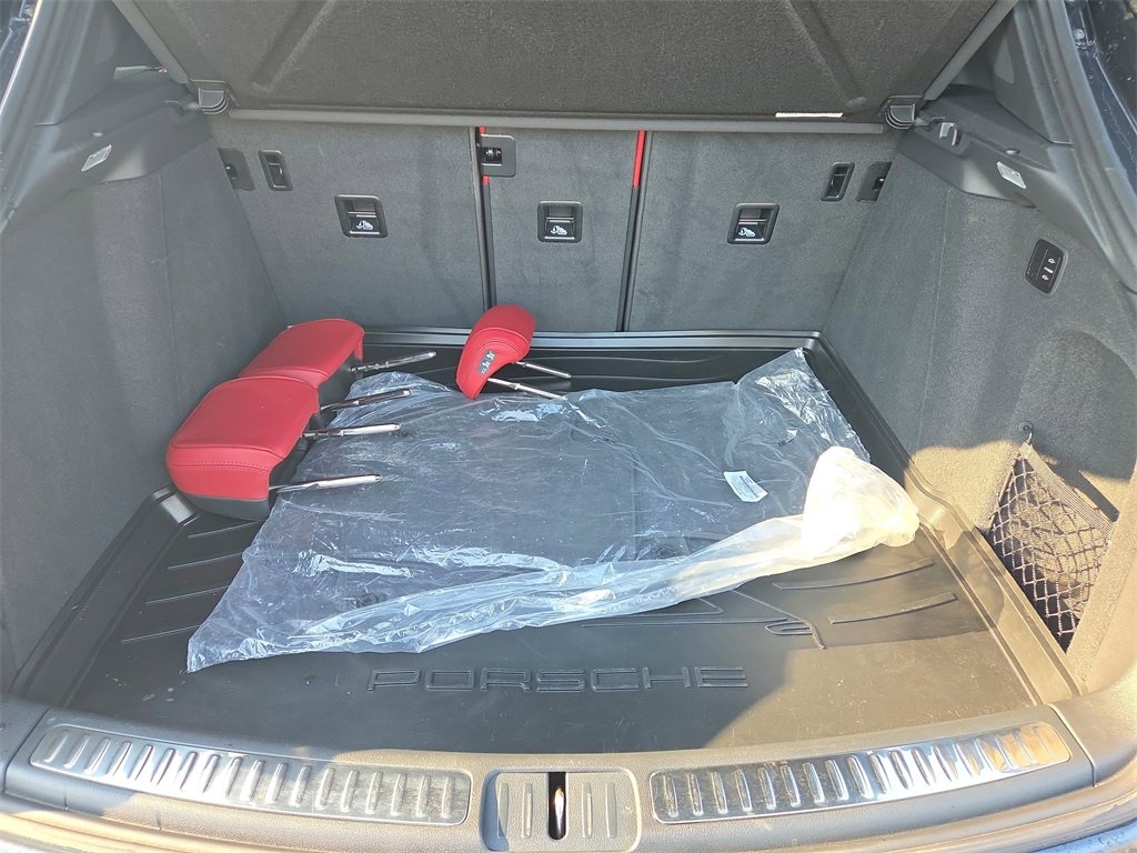 Certified 2023 Porsche Macan GTS image 30