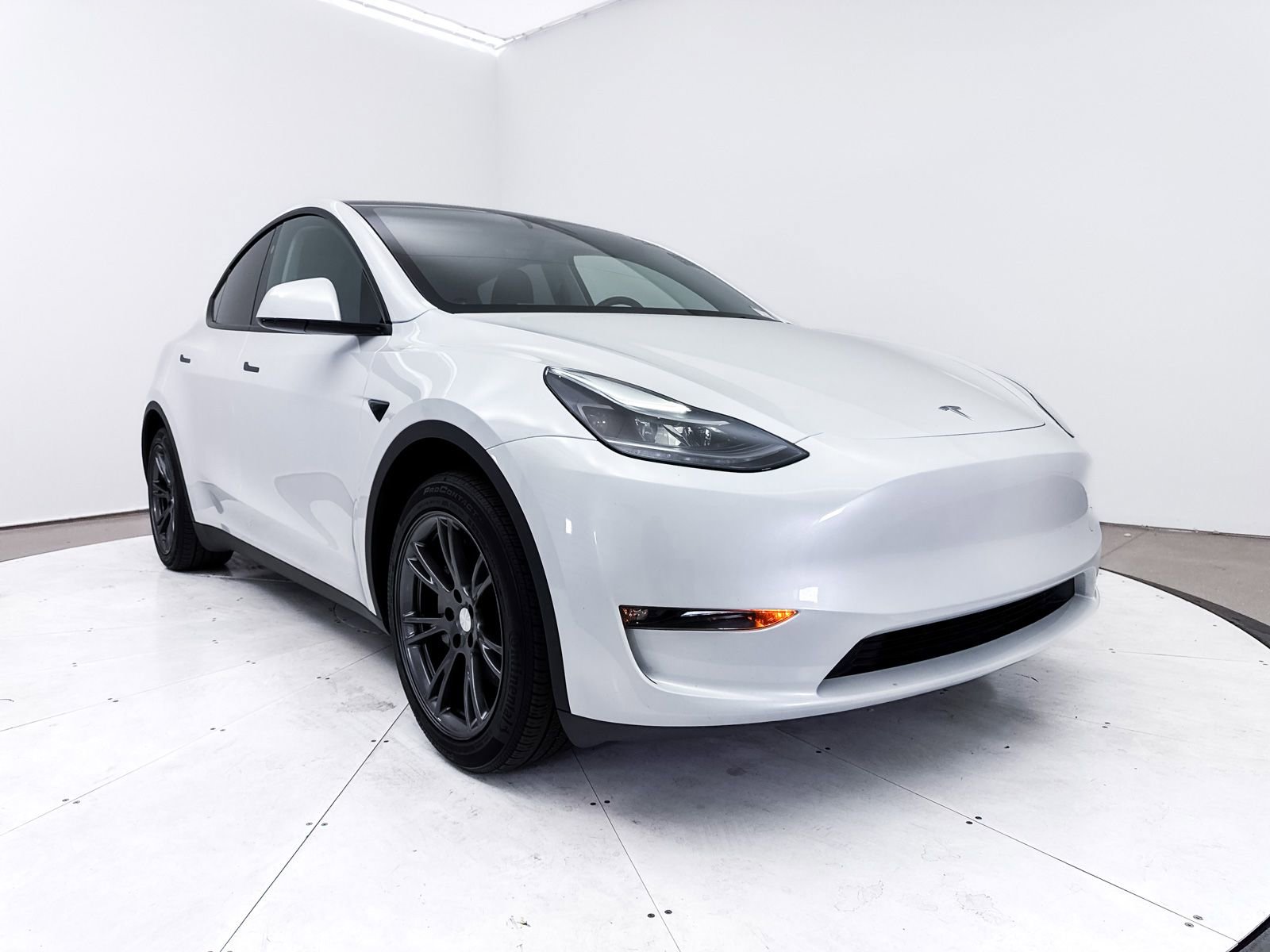 Used 2024 Tesla Model Y Long Range image 10