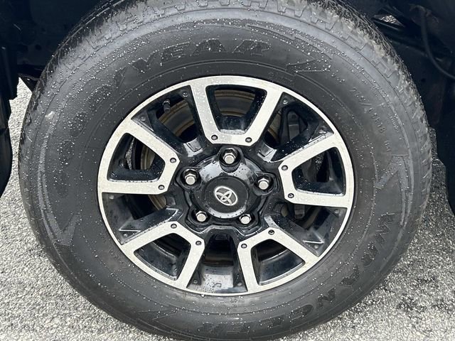 Used 2018 Toyota Tundra SR5 w/ TRD Off Road Package AWD/4WD image 9