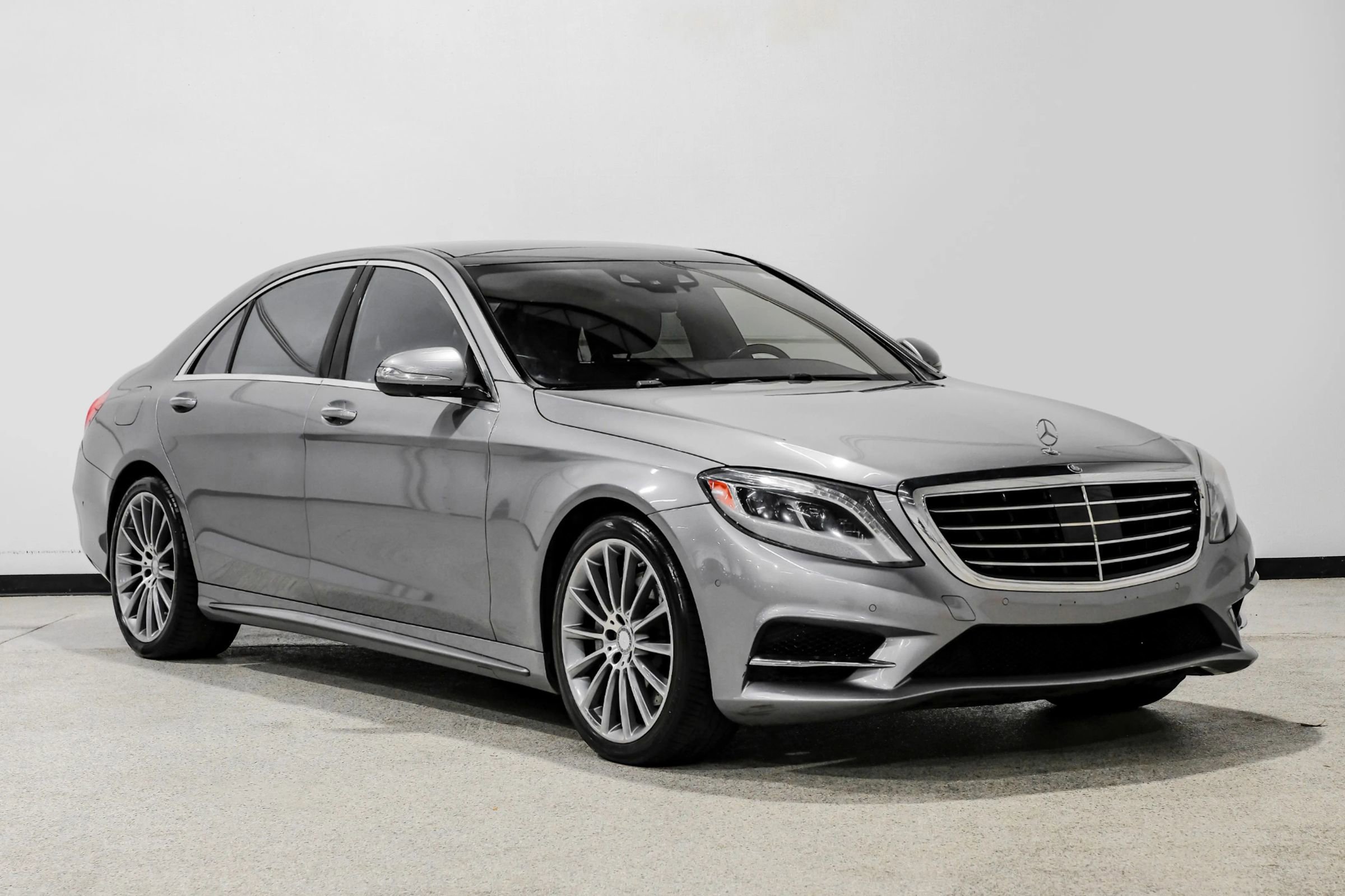 Used 2015 Mercedes-Benz S 550 Sedan w/ Sport Package w/ Sport Package image 4