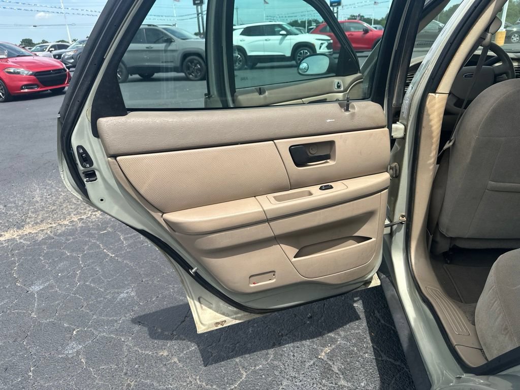 Used 2006 Ford Taurus SE FWD image 12