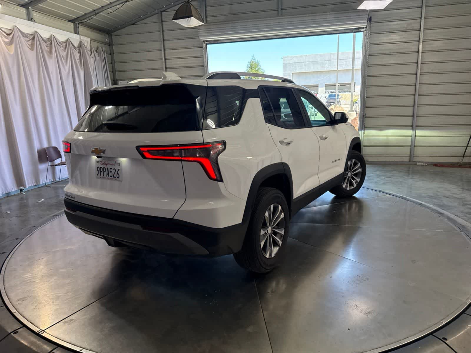 Used 2025 Chevrolet Equinox LT w/ Convenience Package II FWD image 5