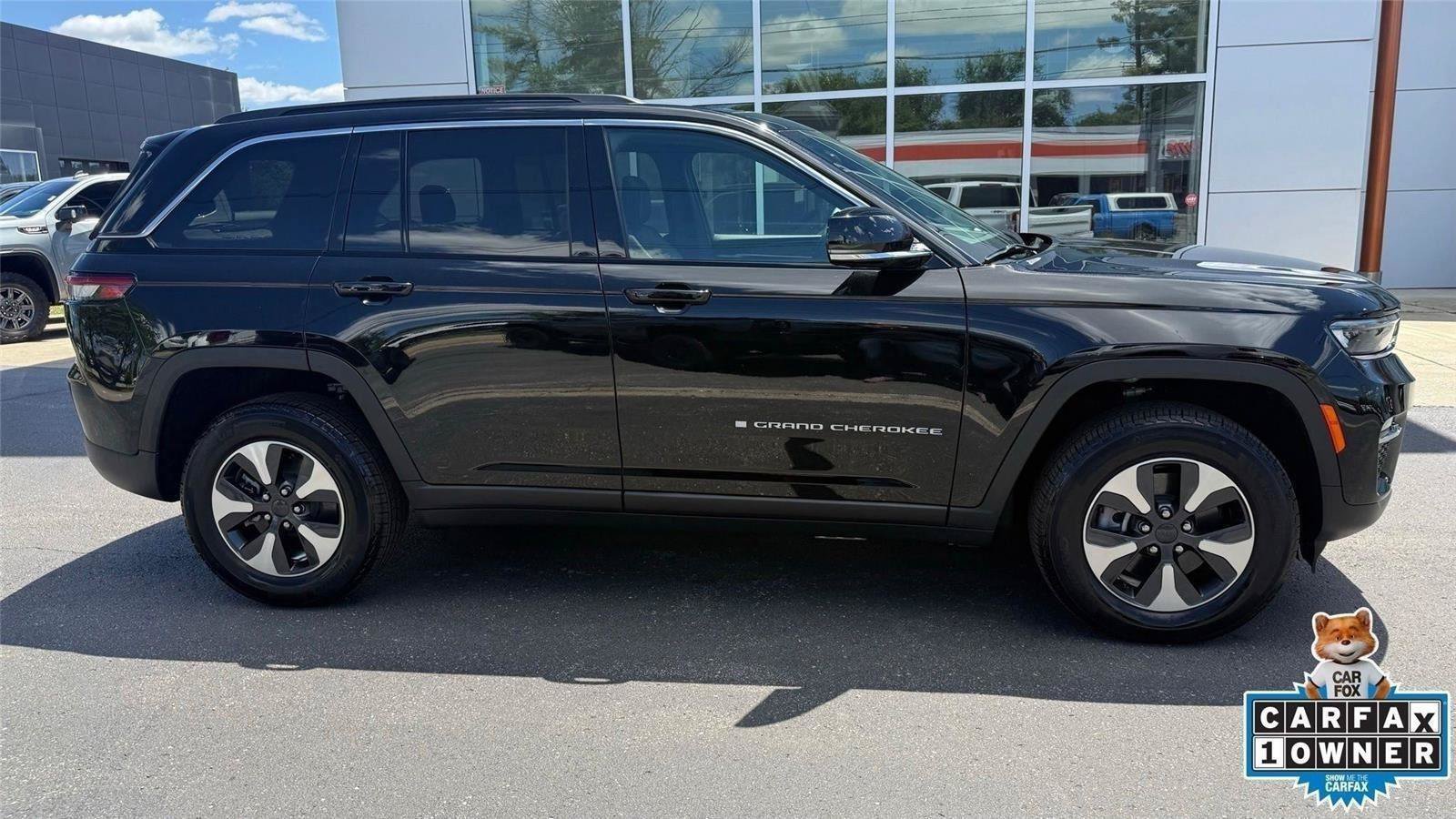 Used 2025 Jeep Grand Cherokee Limited 4xe AWD/4WD image 1