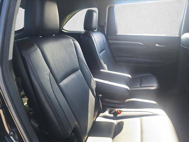 Used 2017 Toyota Highlander Limited AWD/4WD image 18