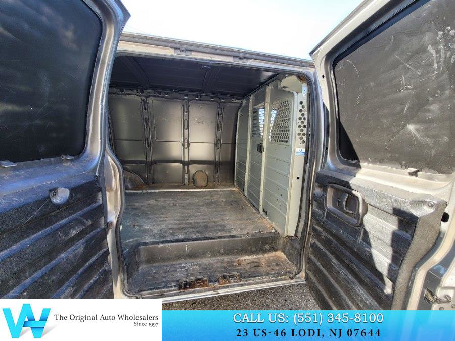 Used 2010 Chevrolet Express 2500 image 18