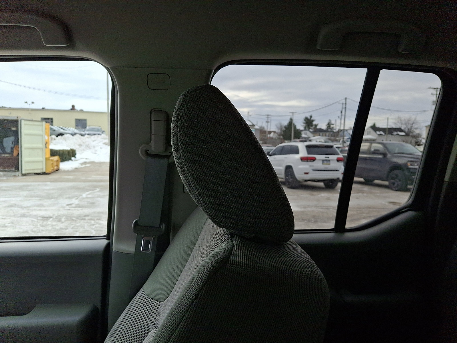 Used 2020 Nissan Frontier SV image 17