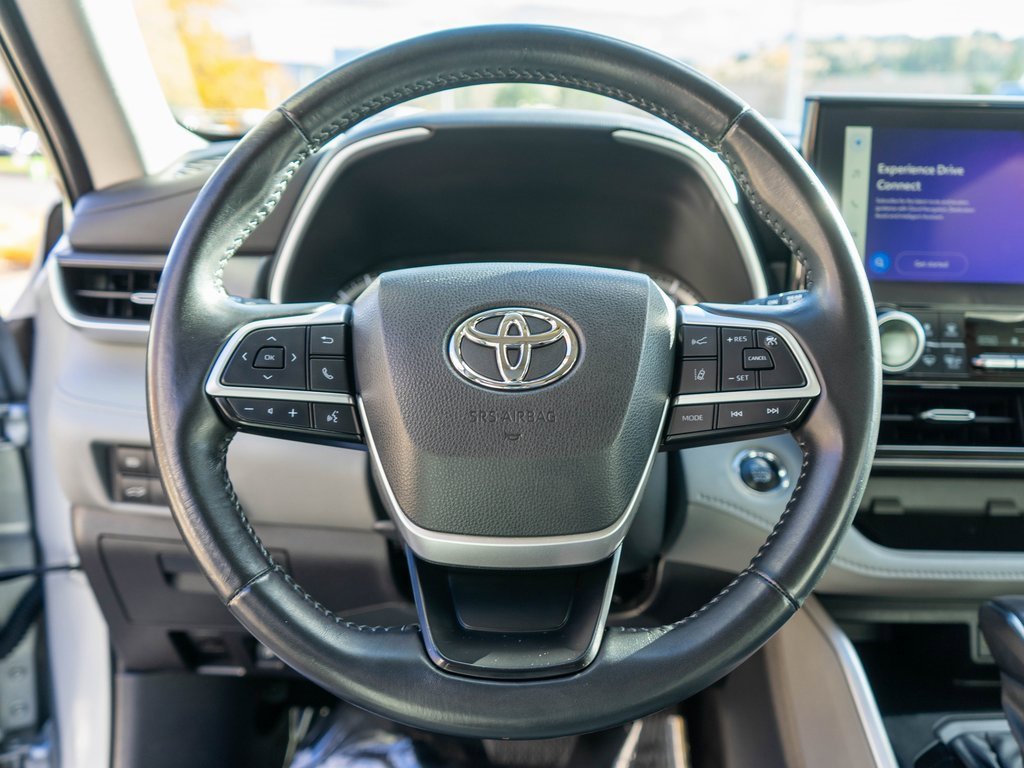 Used 2023 Toyota Highlander L image 17