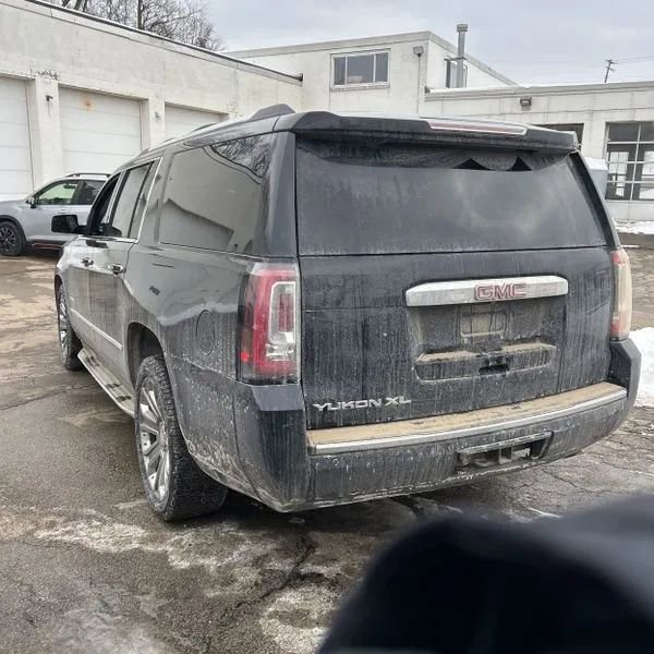 Used 2015 GMC Yukon XL Denali w/ Touring Package AWD/4WD image 3