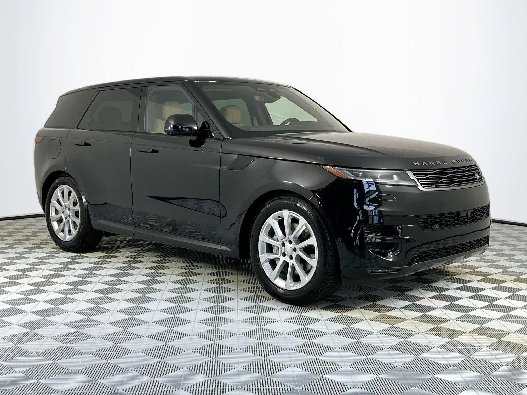 Used 2025 Land Rover Range Rover Sport SE image 3