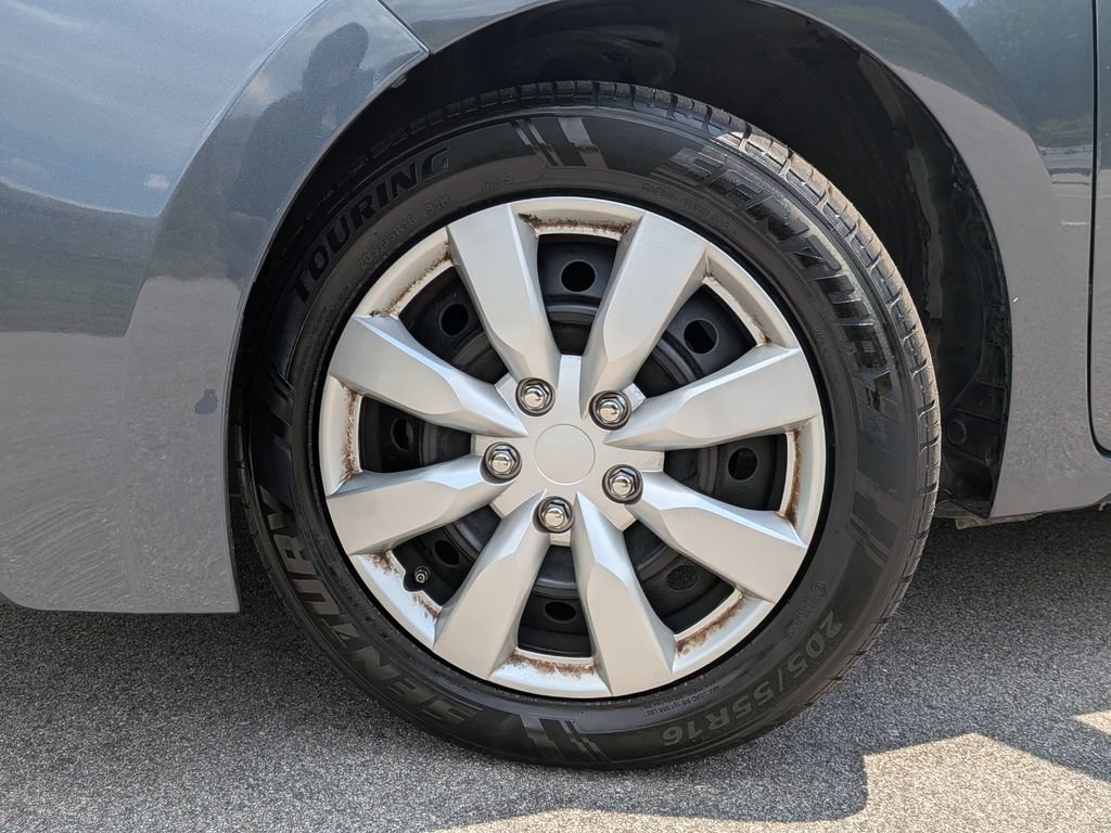 Used 2015 Toyota Corolla LE FWD image 5