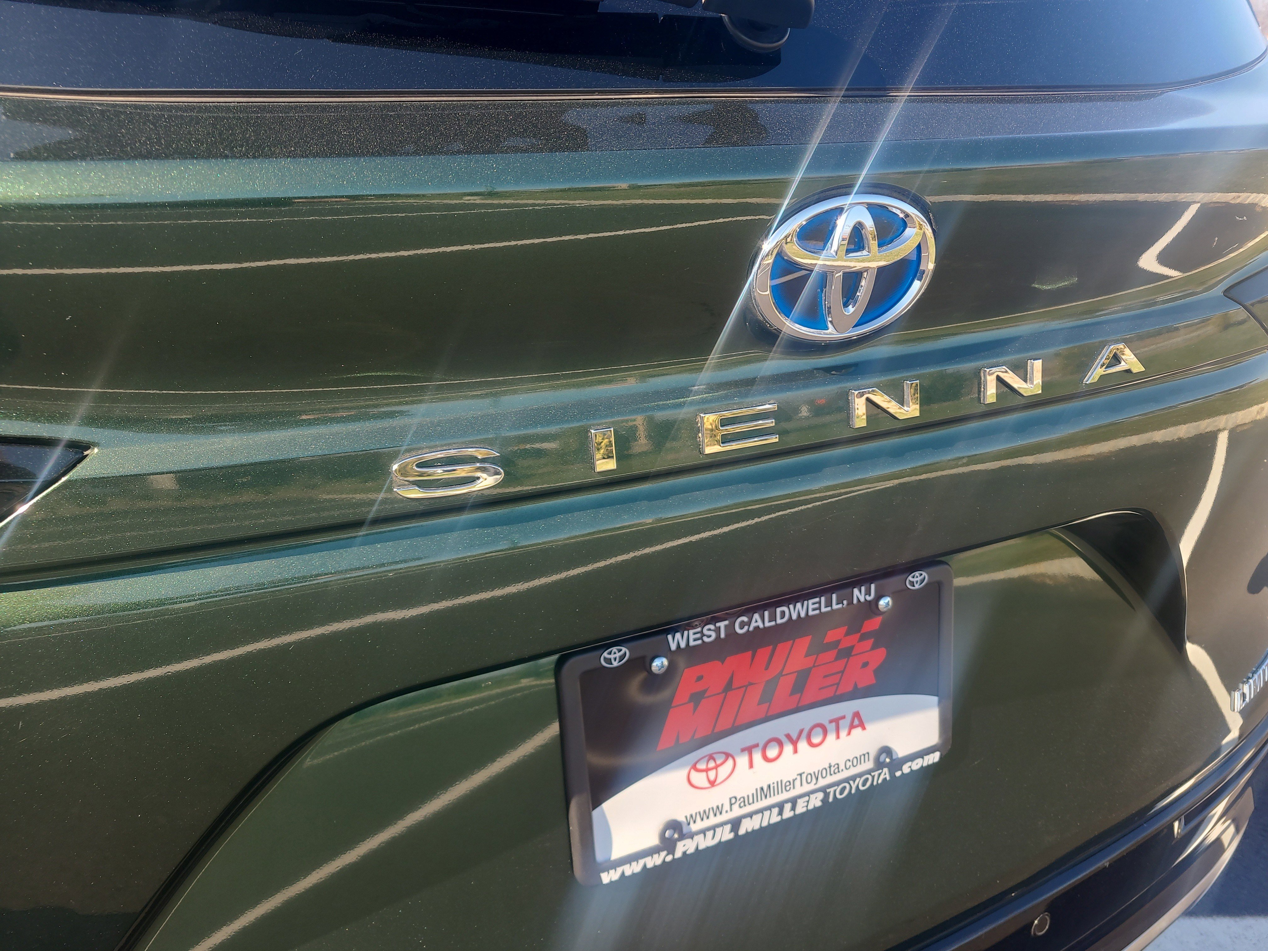 Used 2025 Toyota Sienna Limited image 31