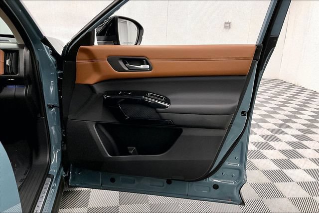 New 2026 Nissan Pathfinder Platinum w/ Cargo Package AWD/4WD image 39