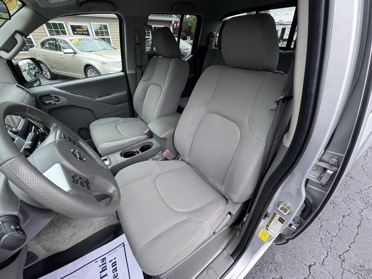 Used 2016 Nissan Frontier SV RWD image 21