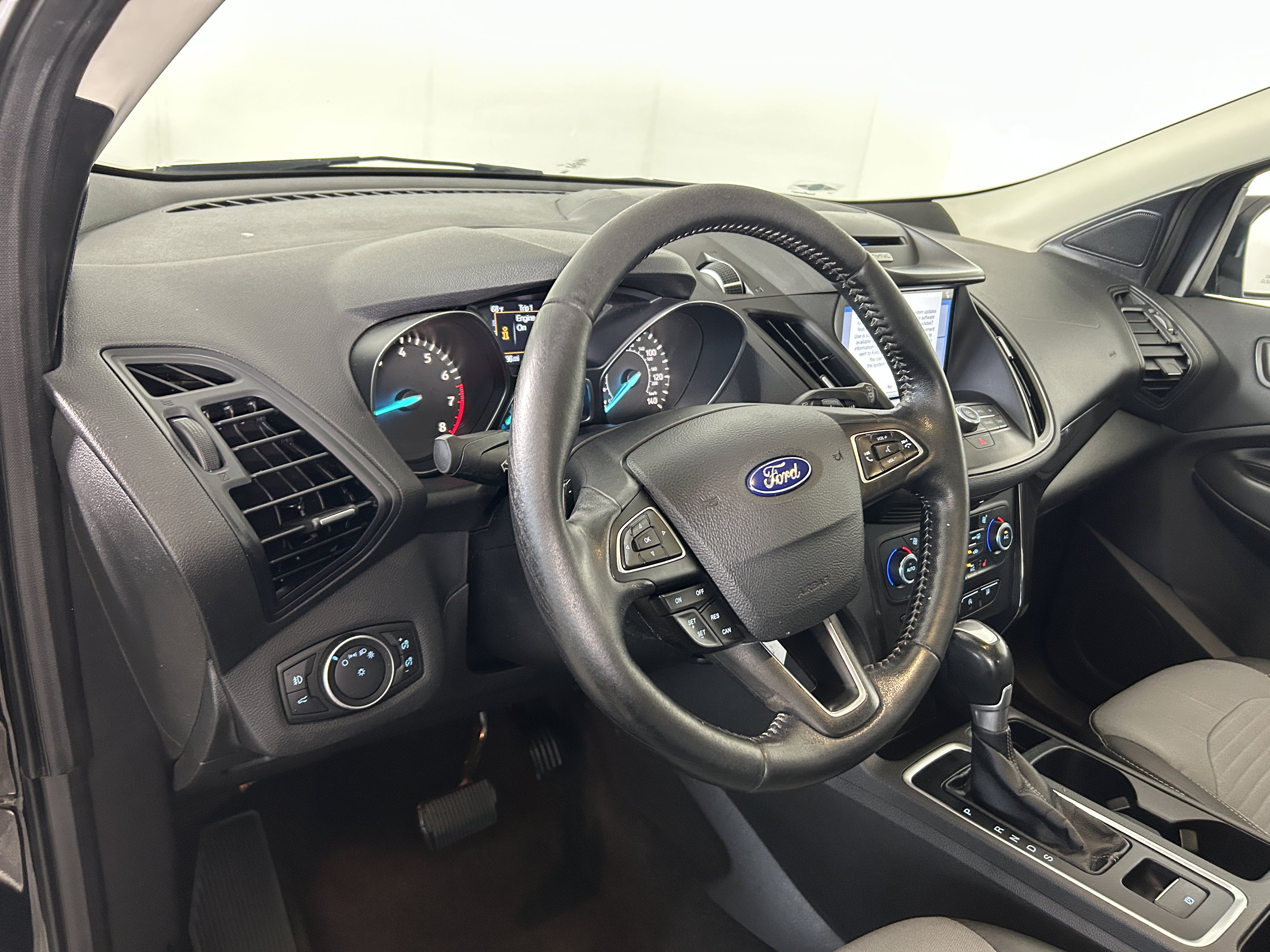 Used 2017 Ford Escape SE w/ Equipment Group 201A AWD/4WD image 11