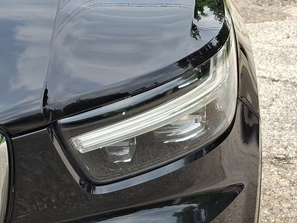 Used 2019 Volvo XC40 T5 Momentum AWD/4WD image 9