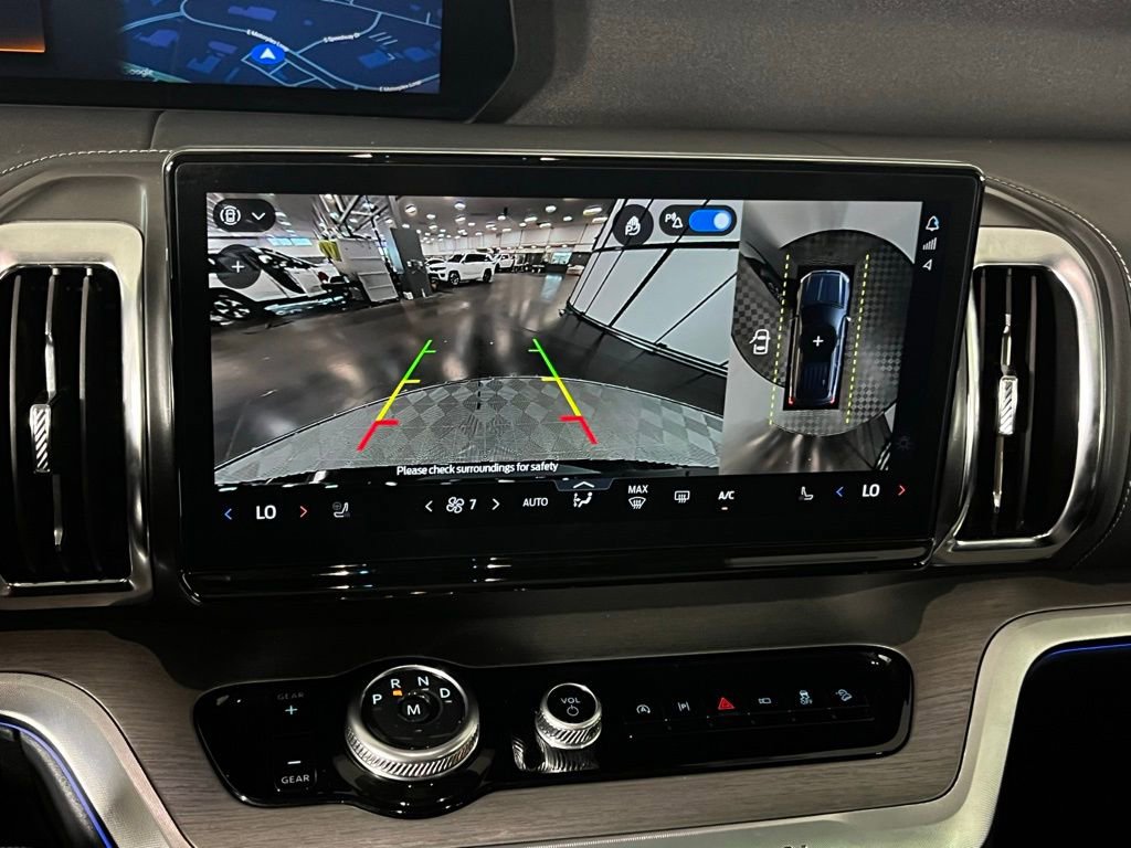 Used 2025 Ford Expedition Platinum image 17