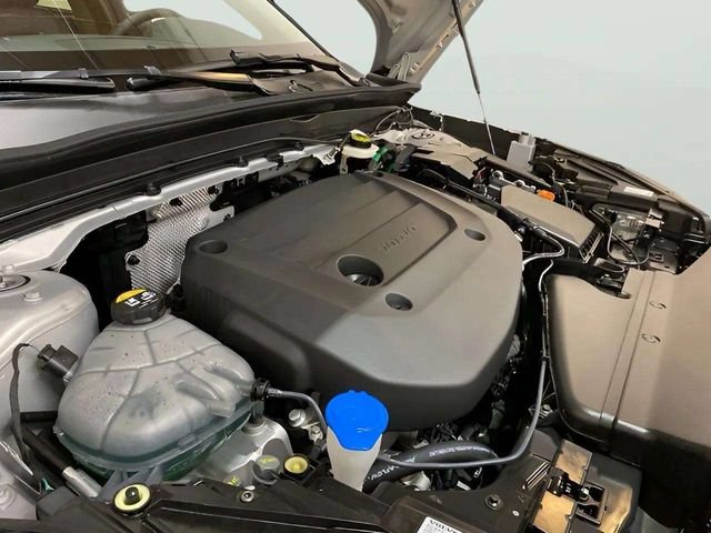 Used 2025 Volvo XC40 B5 Plus AWD/4WD image 87