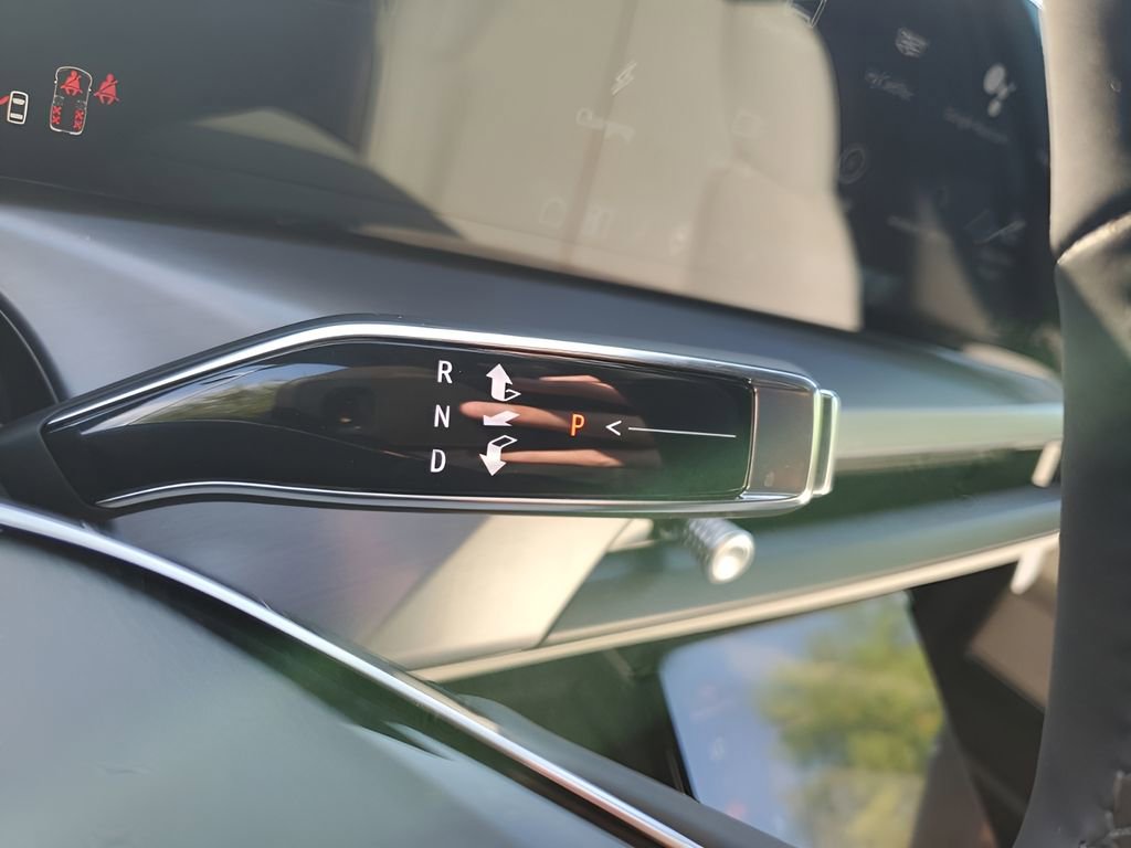 New 2026 Cadillac Vistiq Sport w/ LPO, Floor Liner Package image 37