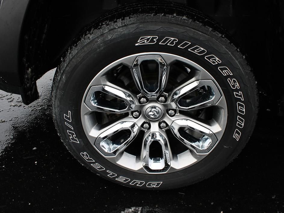 Used 2022 RAM 1500 Laramie w/ Sport Appearance Package image 9