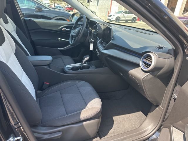 Used 2024 Chevrolet Trax LS FWD image 27