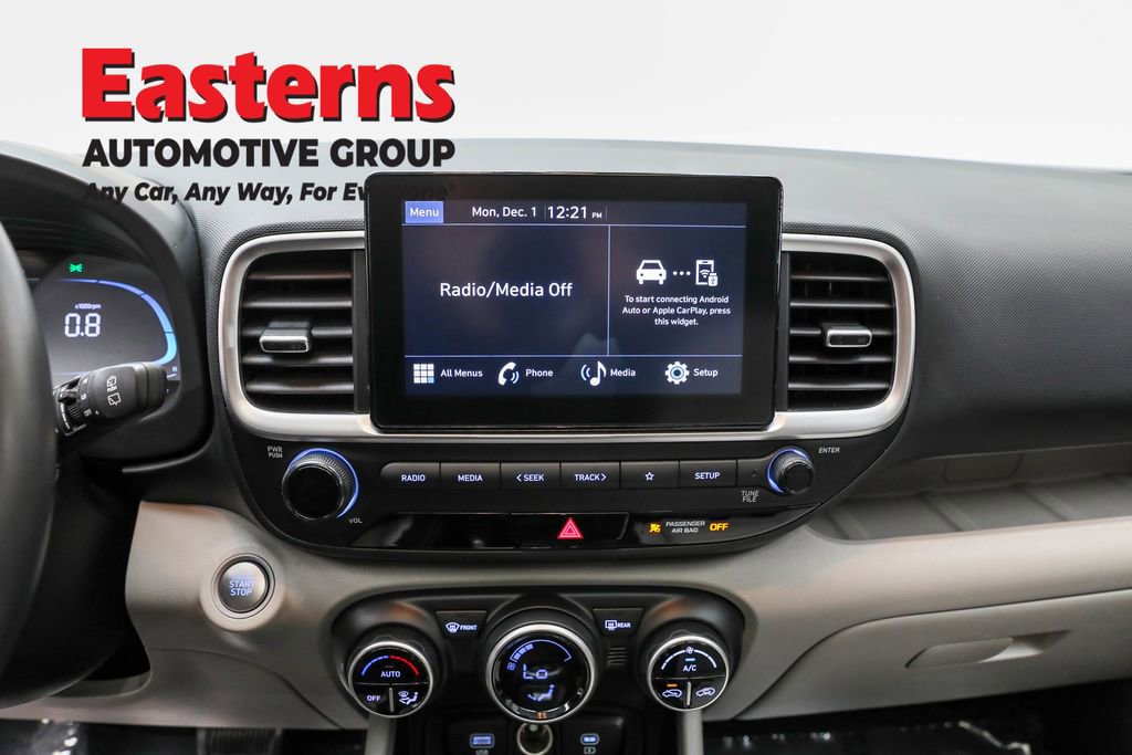 Used 2024 Hyundai Venue SEL image 12