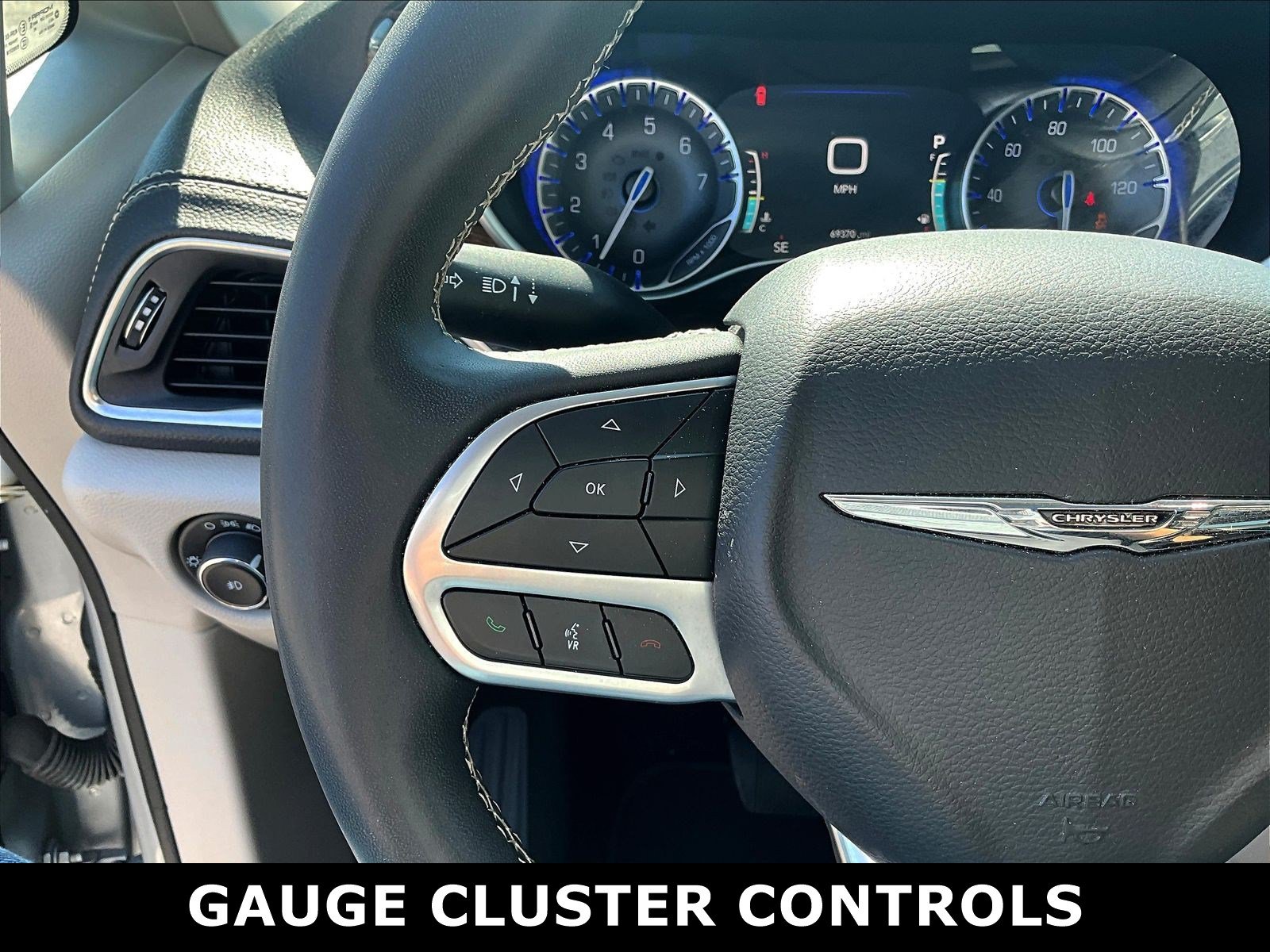 Used 2023 Chrysler Pacifica Limited FWD image 5