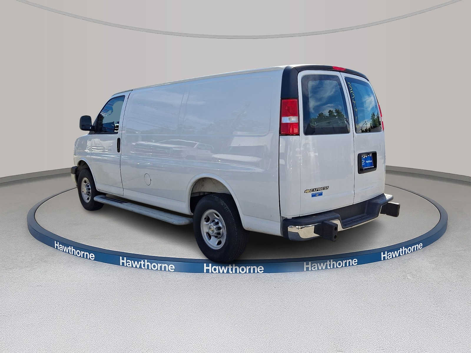 Used 2025 Chevrolet Express 2500 w/ Driver Convenience Package RWD image 4