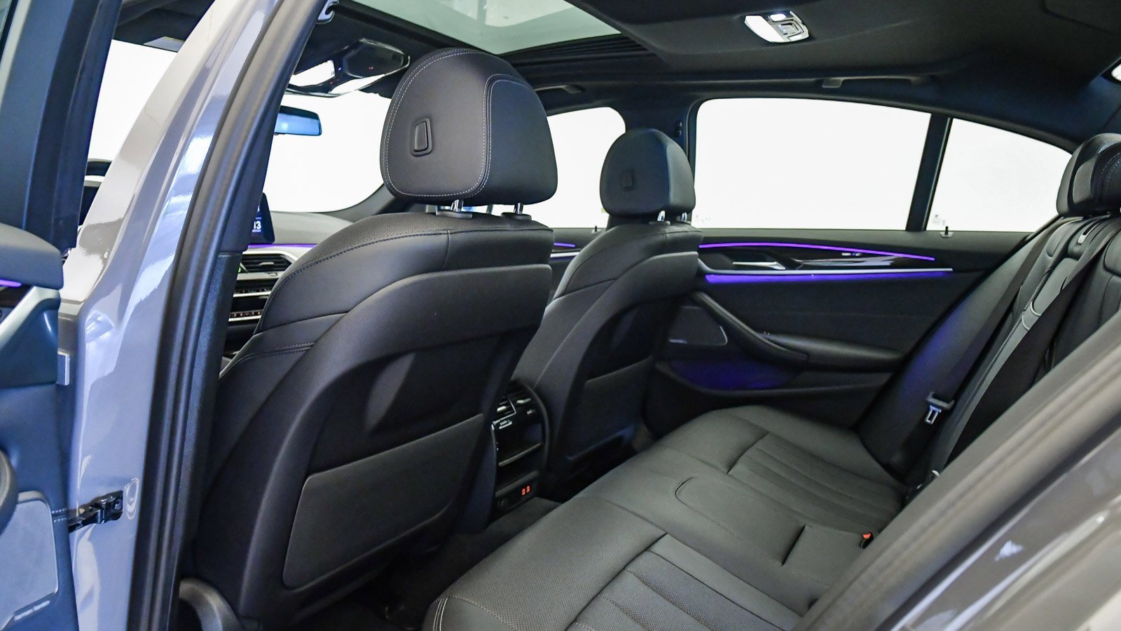 Certified 2022 BMW 530e w/ Premium Package image 23