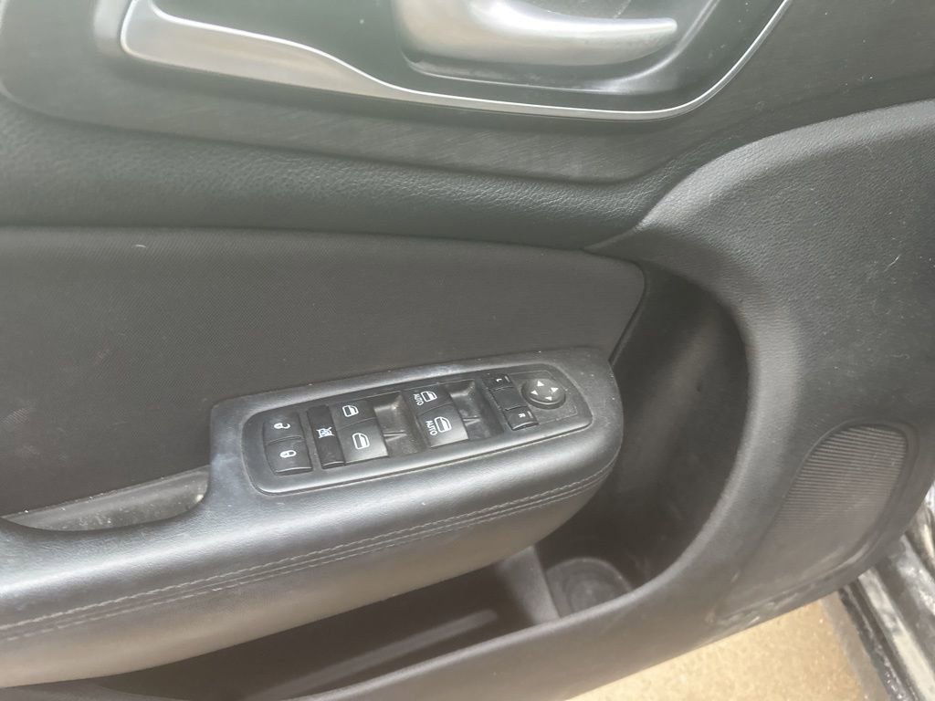 Used 2015 Chrysler 200 Limited w/ Spring Special Group image 18