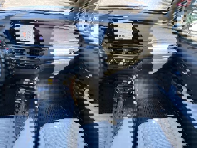 Used 2024 Lexus UX 250h F Sport image 33