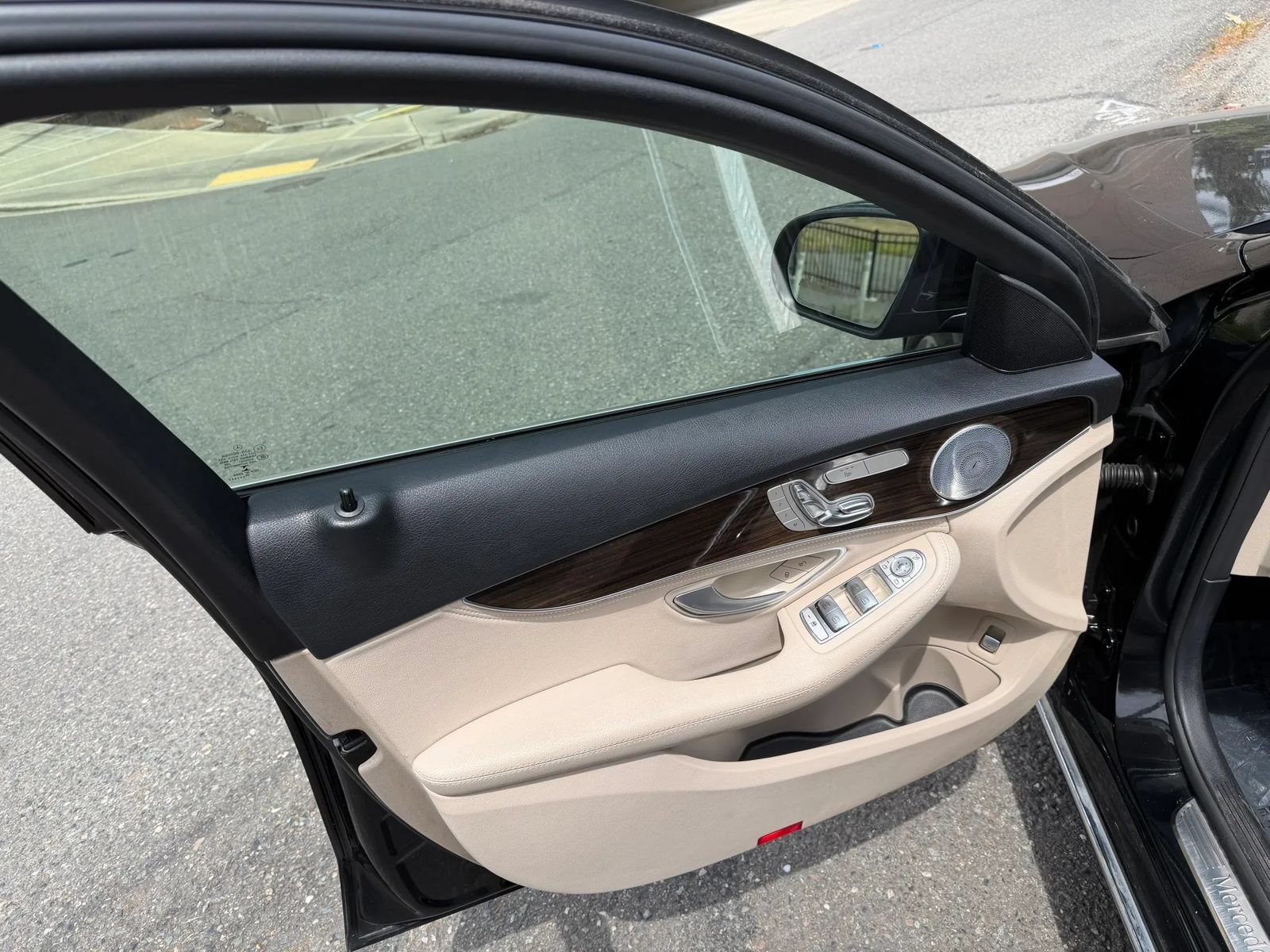 Used 2016 Mercedes-Benz C 300 4MATIC Sedan image 31