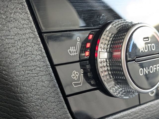 Used 2025 Mitsubishi Outlander AWD image 23