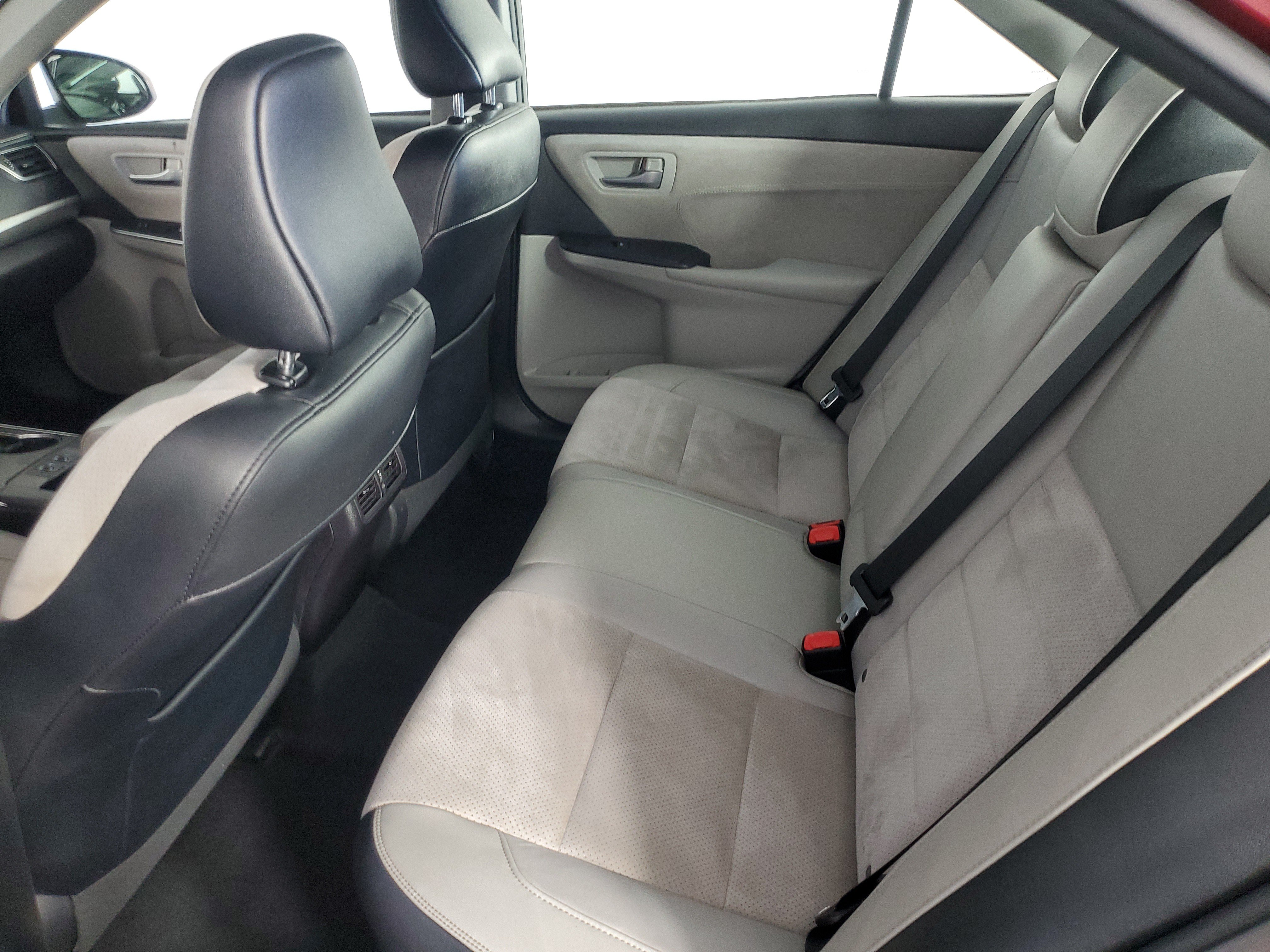 Used 2017 Toyota Camry XSE w/ Moonroof Package FWD image 13