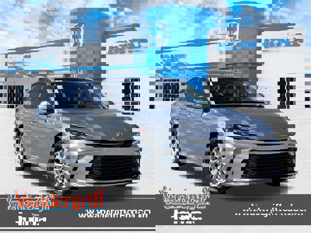 Used 2025 Toyota Camry LE video 1